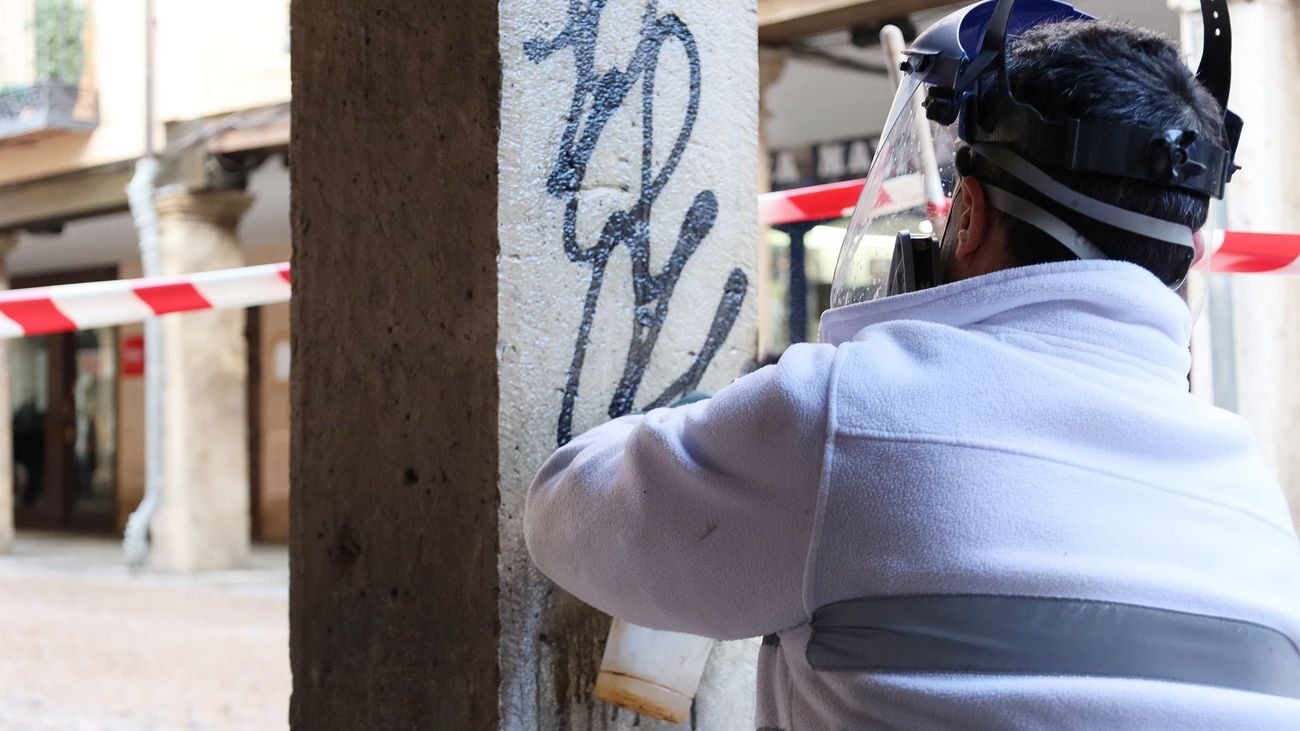 9,500 pinturas eliminadas en Alcalá con multas de hasta 60,000 euros