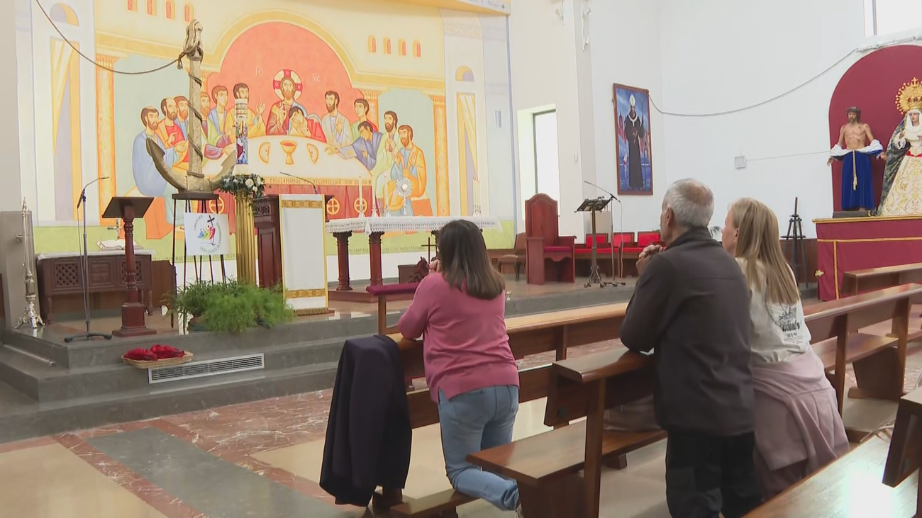 En una parroquia de Alcalá de Henares rezan sin parar hasta nuevo Papa