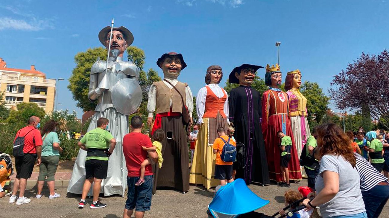 Encuentro de Gigantes y Cabezudos en Alcalá de Henares