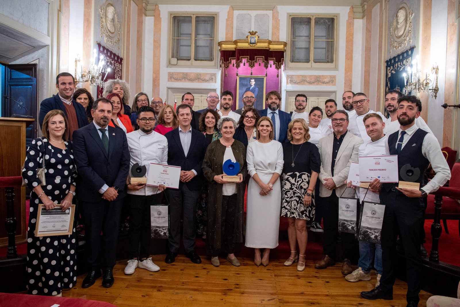 Gala final del XI Certamen Alcalá Gastronómica: Mesa 12 gana el premio principal. Pepa Muñoz recibe el Premio Cervantes Gastronómico.