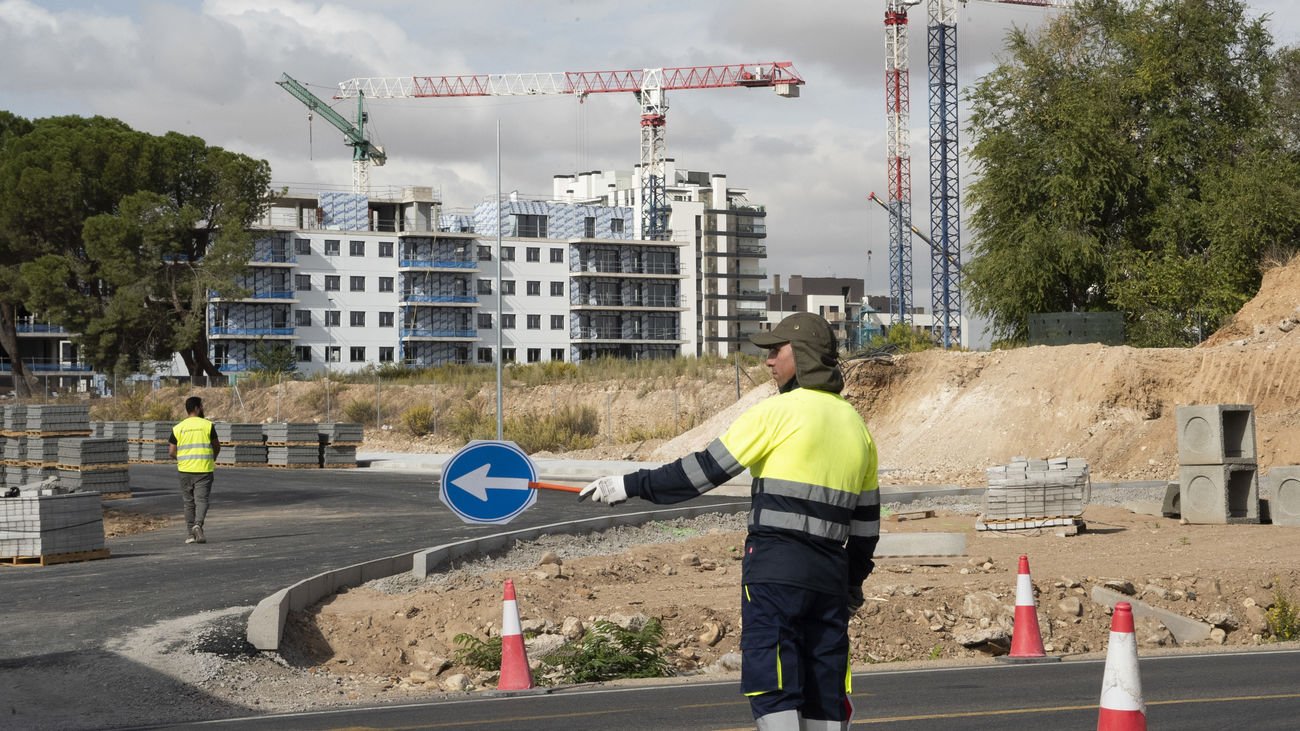 Obras de desdoblamiento en la avenida de Camarma, en Alcalá de Henares