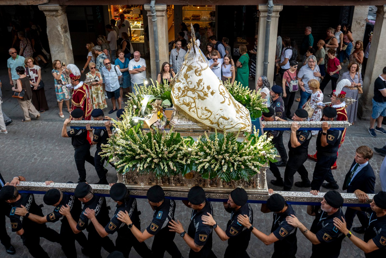 Alcalá de Henares se vuelca con la procesión de Nuestra Señora del Val en sus fiestas patronales