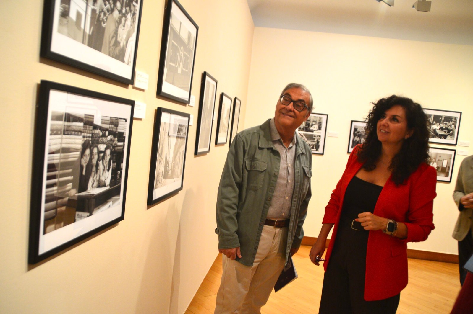 Alcalá de Henares rinde tributo al comercio local con una nueva exposición en Santa María La Rica