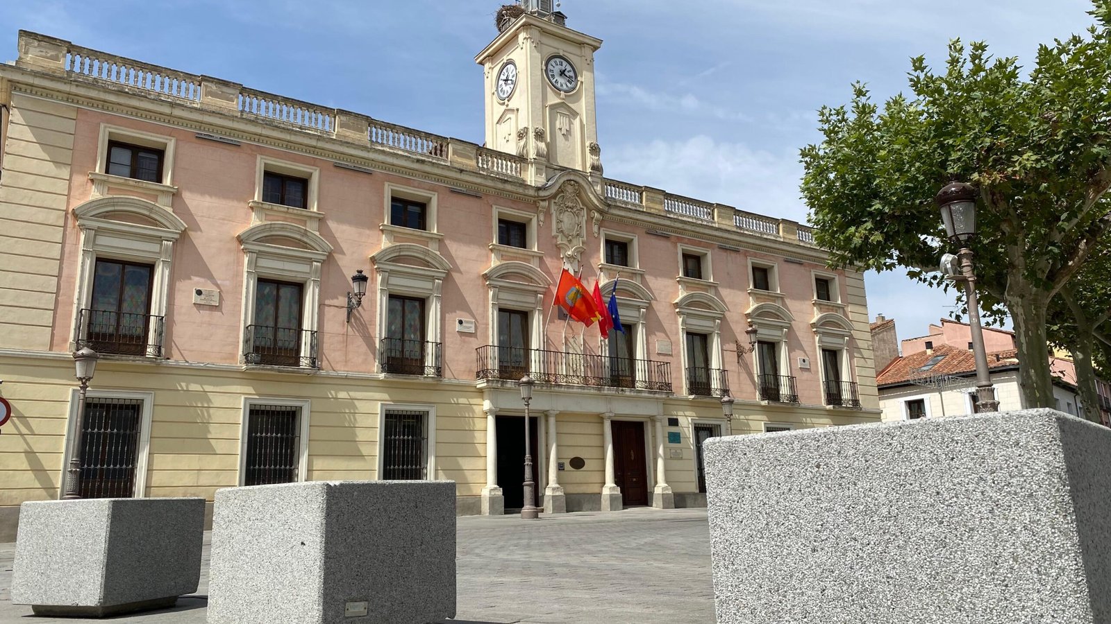 La Junta de Gobierno de Alcalá mejora paradas de autobús en El Olivar y Las Sedas